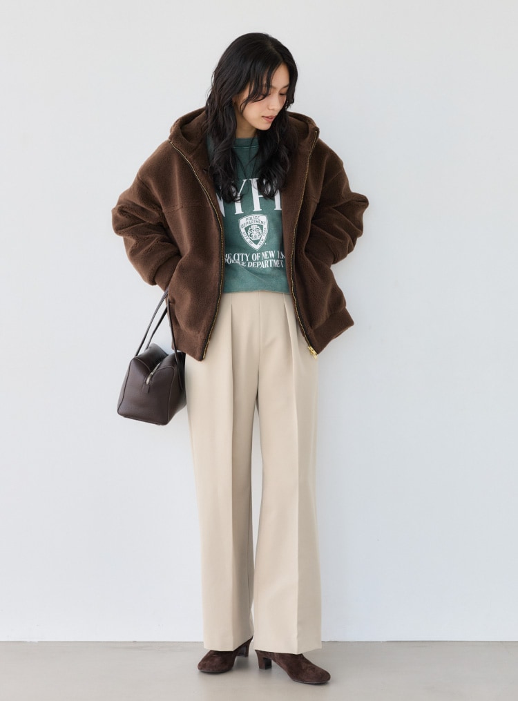 Semi-wide pants styling