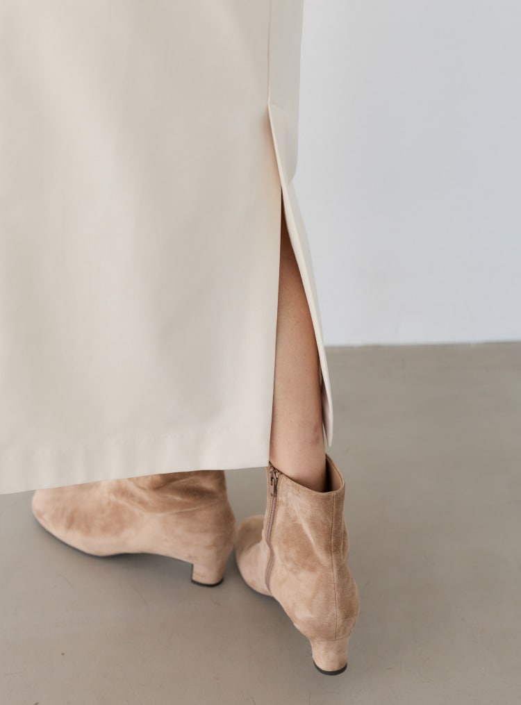 Tight skirt sub look