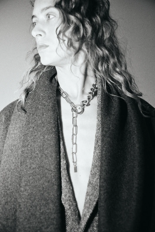 LOOK 02