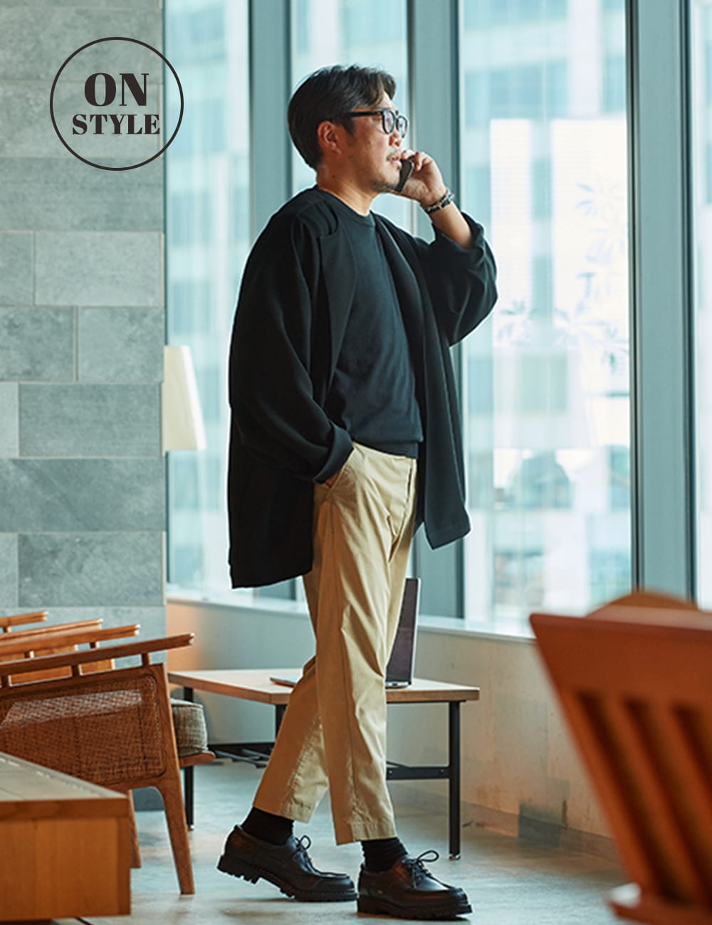 大事な打ち合わせがある日はブラックコーデに上品さをプラス