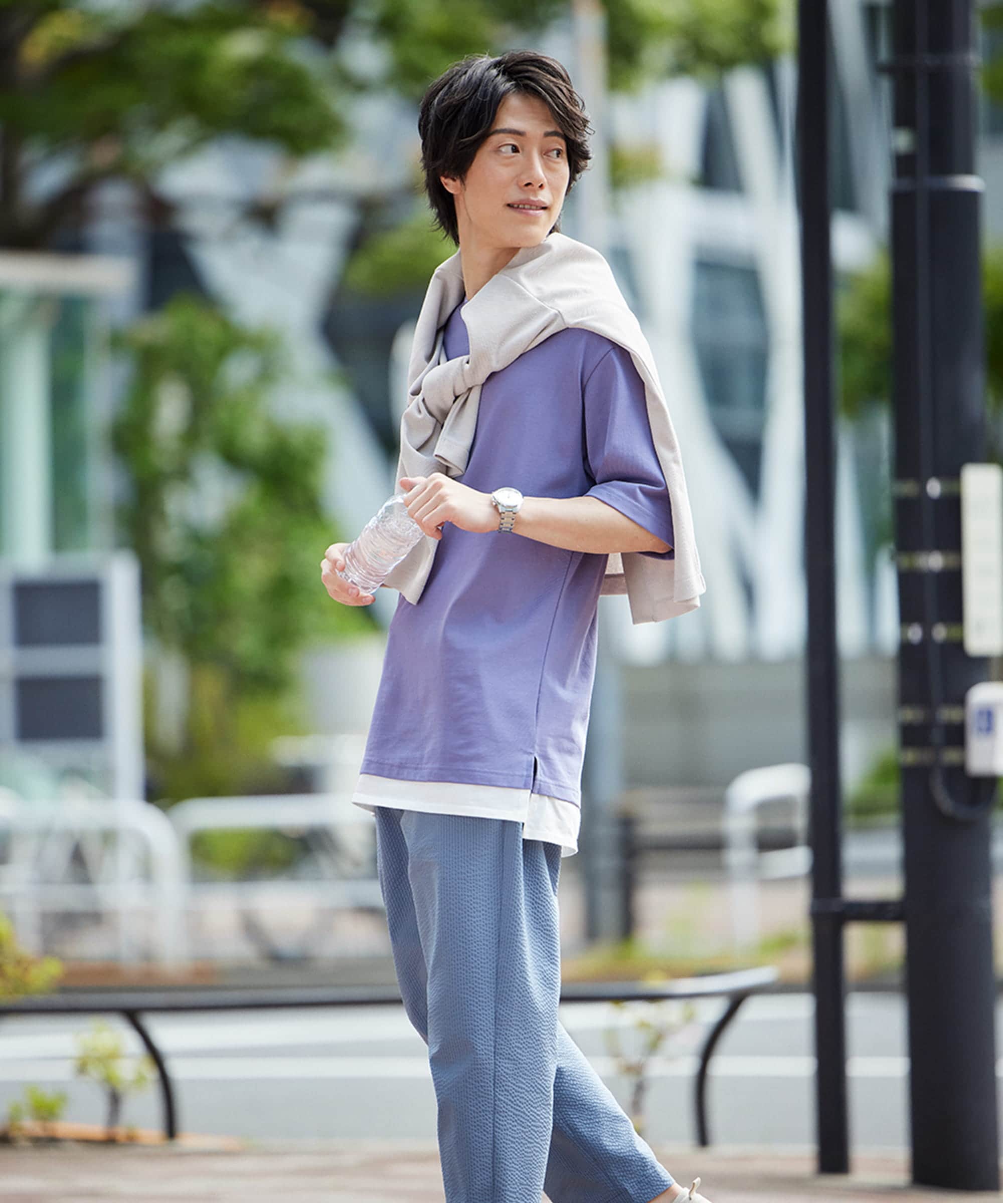 サイドにはスリットが入っているので動きやすさも◎
