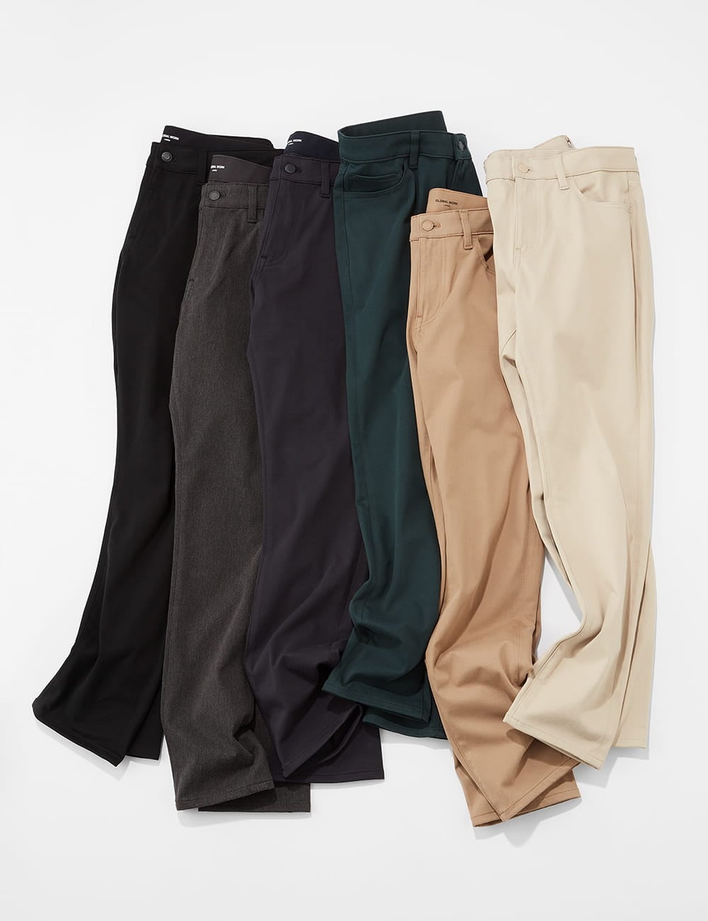 トップスを選ばない大人カラーが人気