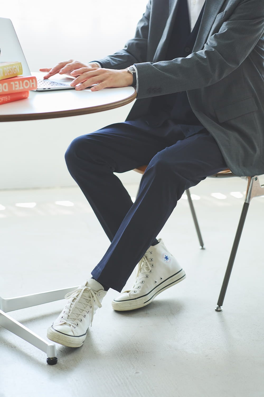 センタープレスでスマート感を演出