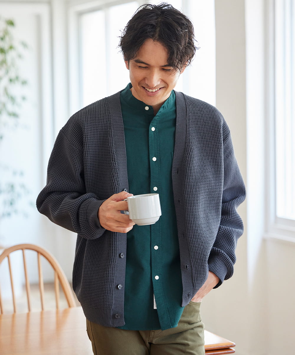 カジュアルスタイルにはバンドカラーシャツがおすすめ