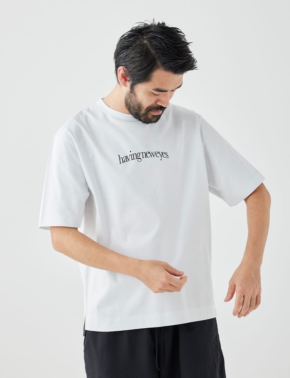 「Tシャツはシルエットが命」と言いきる八木さん