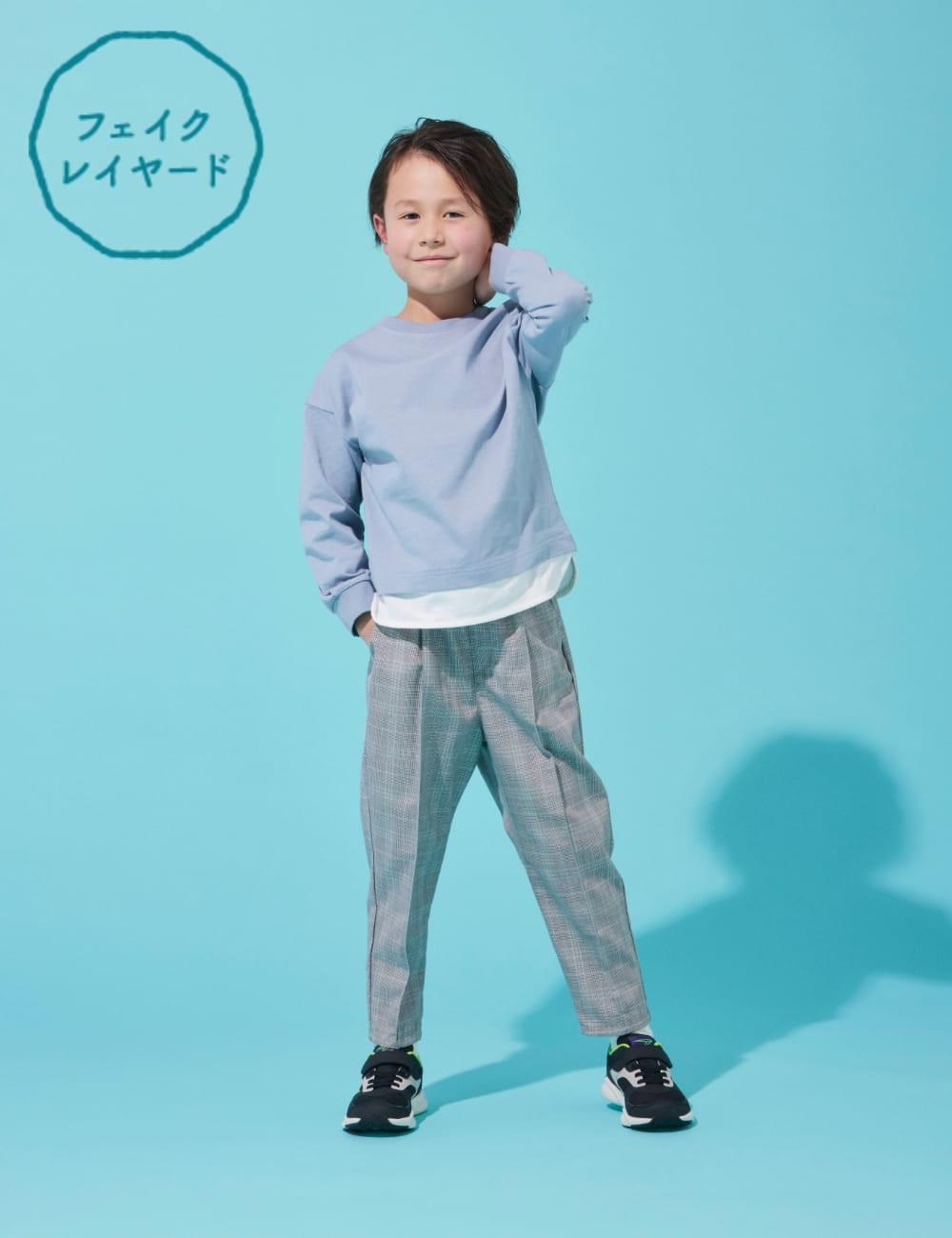 裾からチラリとのぞくさりげない白がポイント