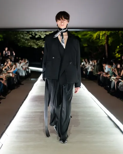 LOOK 01