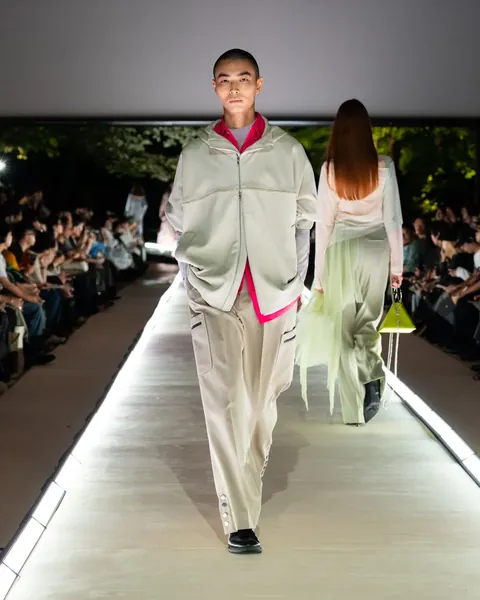LOOK 19