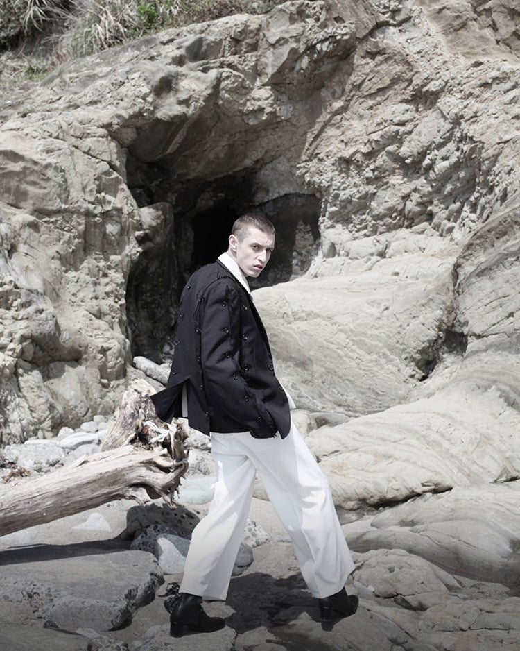 LOOK03
