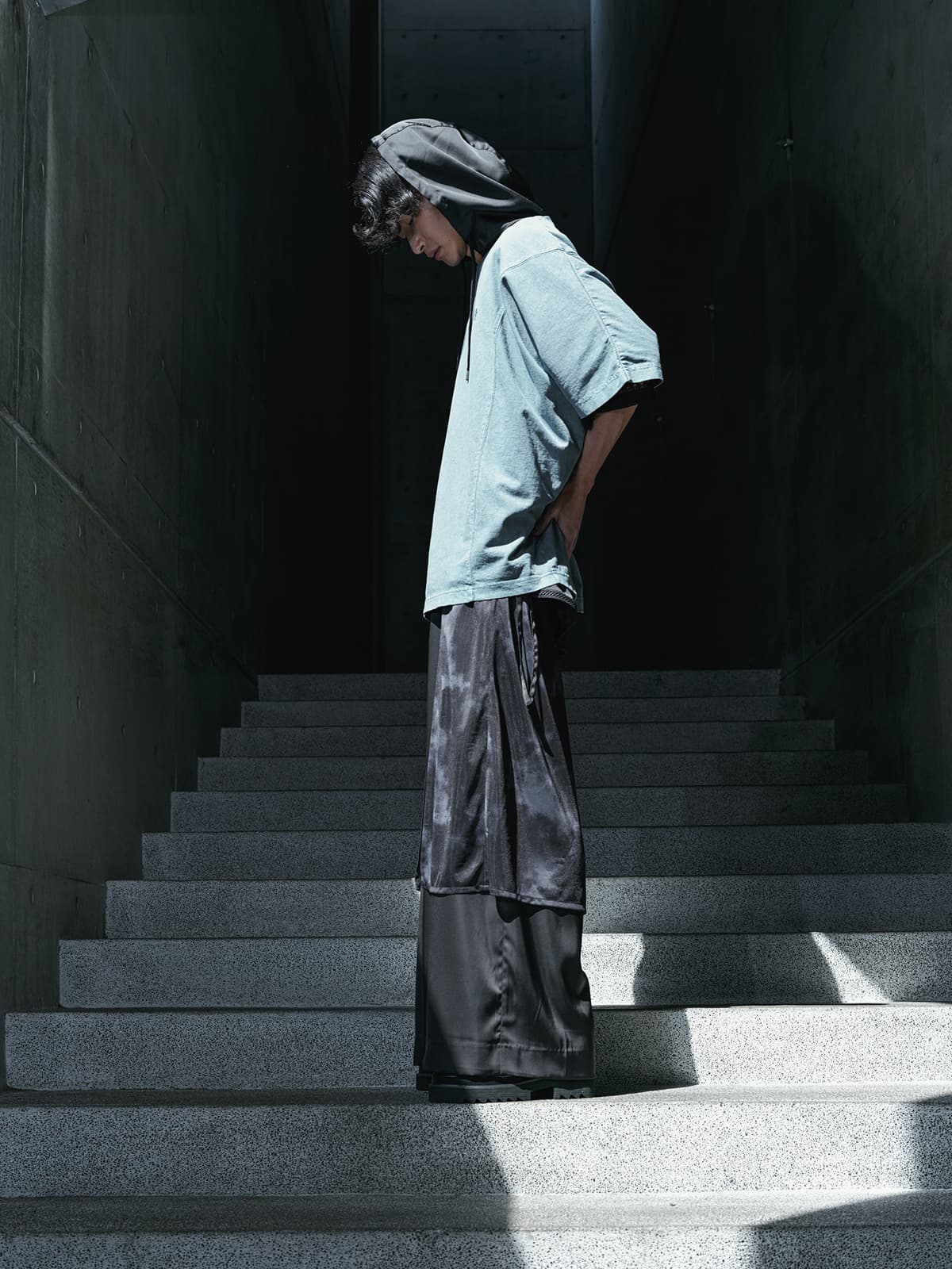 “脱・シンプル”を叶えるピグメントTシャツ4選 Look 01