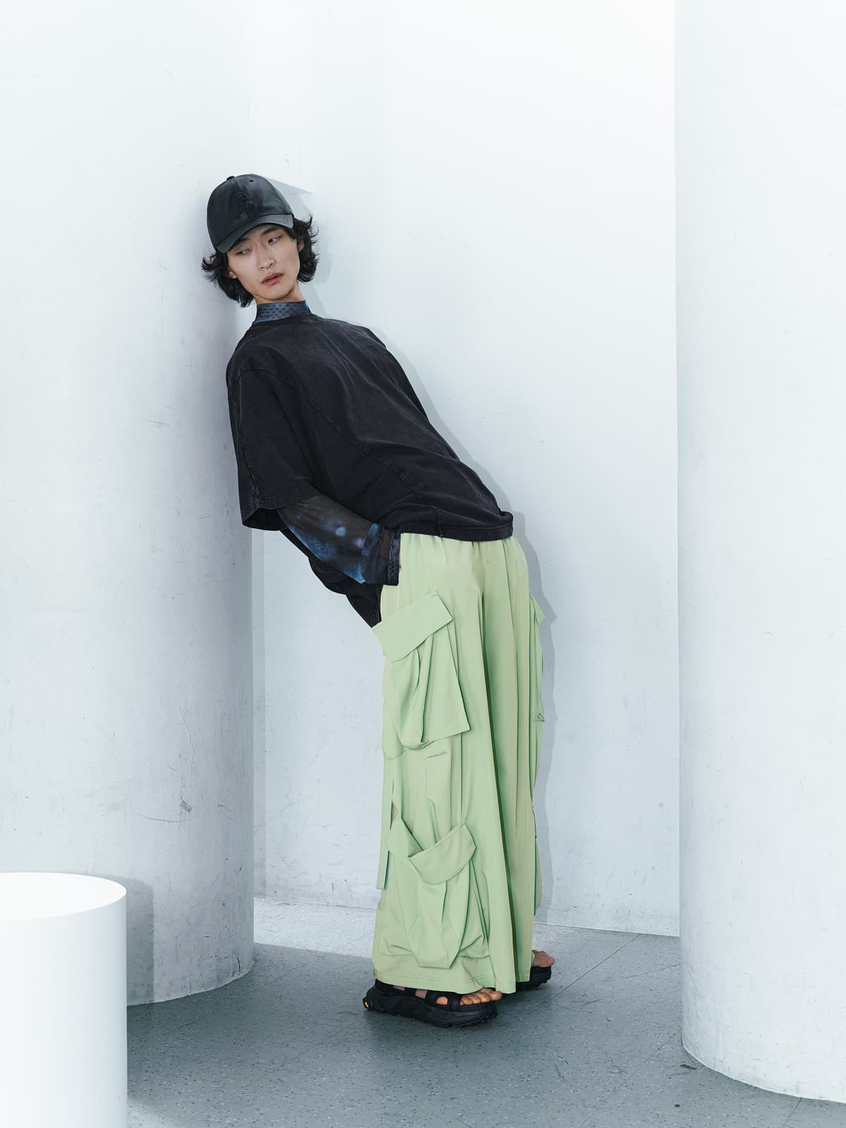 “脱・シンプル”を叶えるピグメントTシャツ4選 Look 02