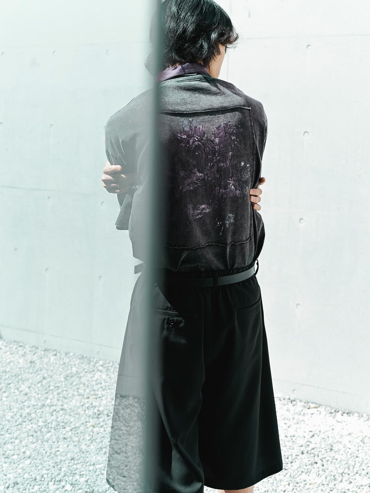 “脱・シンプル”を叶えるピグメントTシャツ4選 Look 06