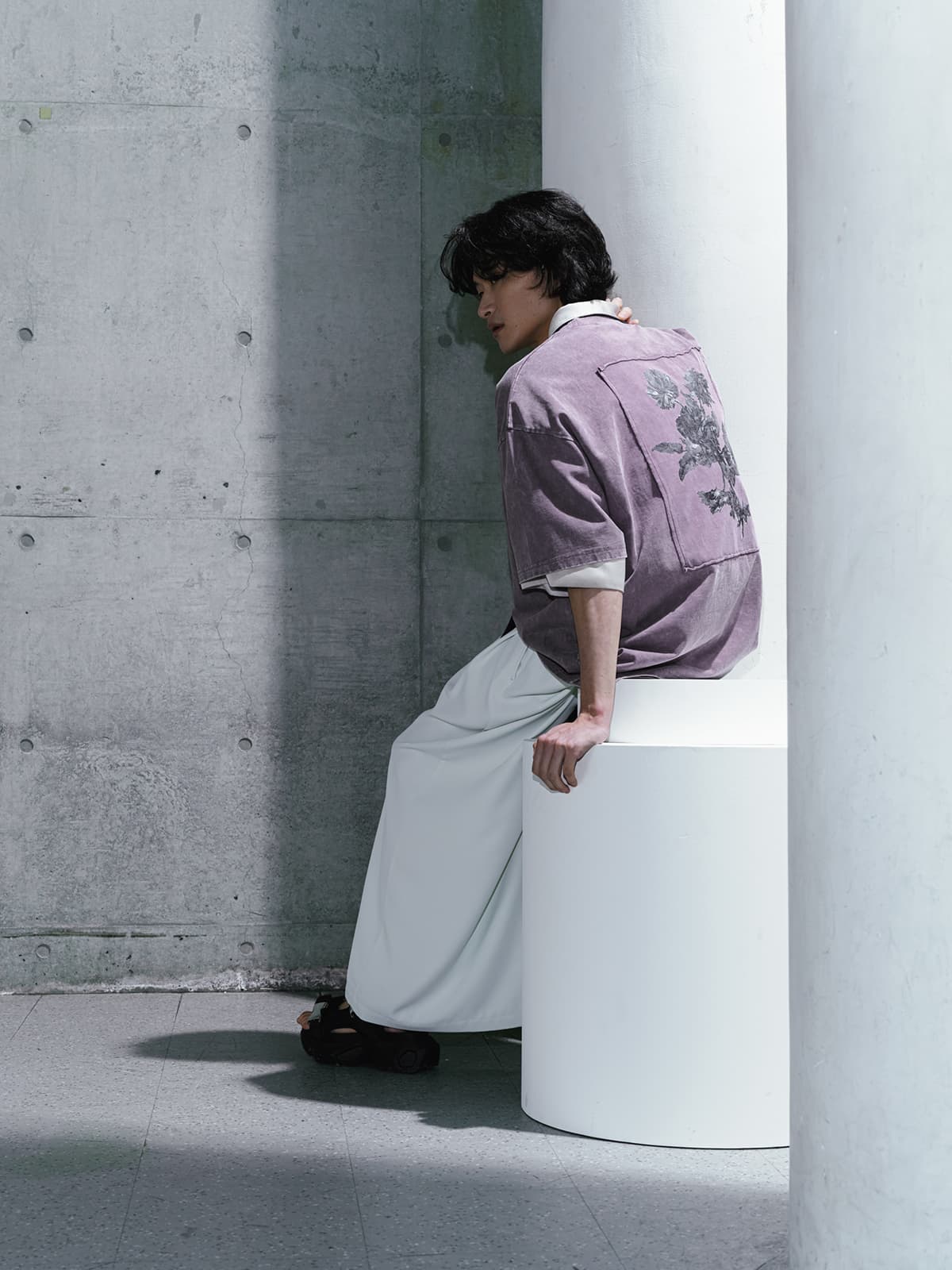 “脱・シンプル”を叶えるピグメントTシャツ4選 Look 09