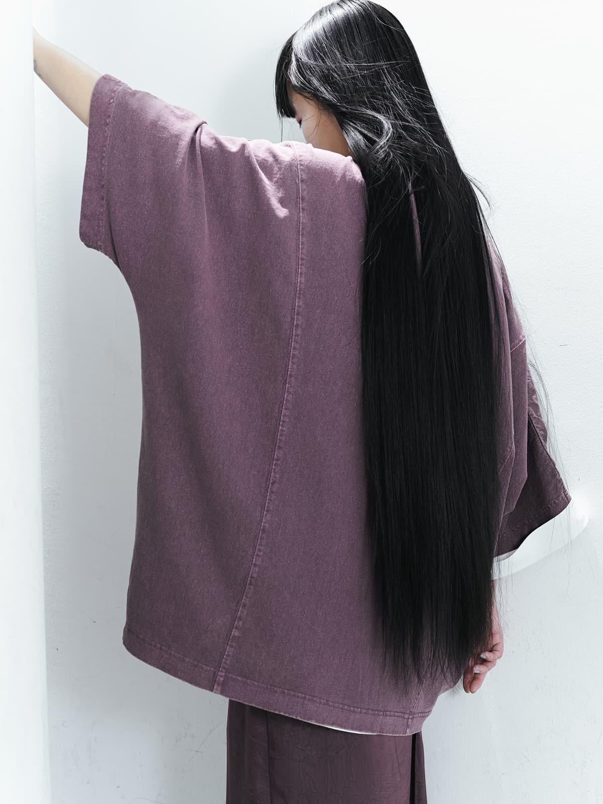 “脱・シンプル”を叶えるピグメントTシャツ4選 Look 15