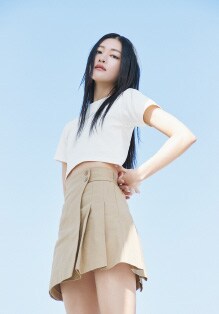 AZATO rhinestone tee