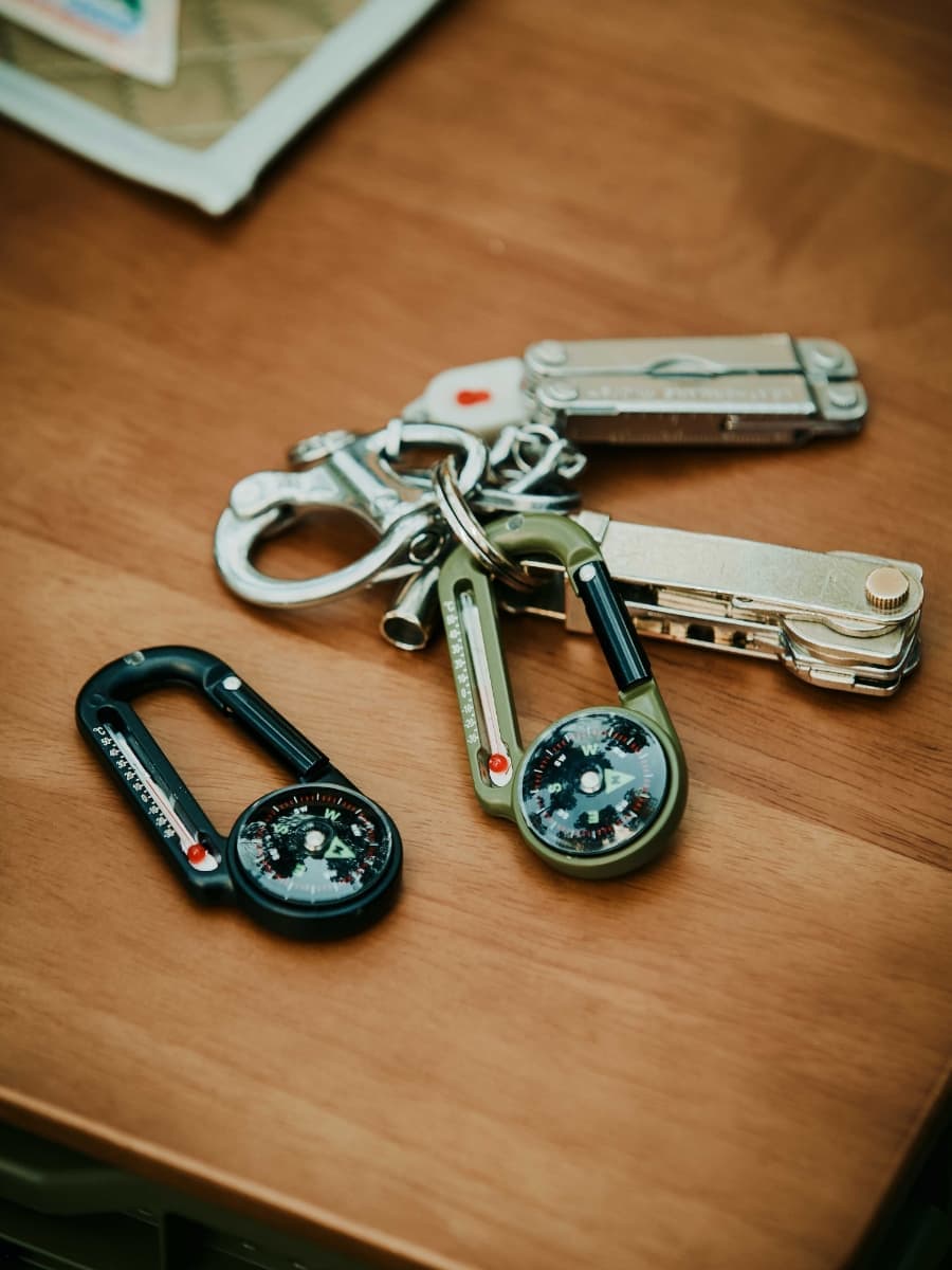 CARABINER COMPASS