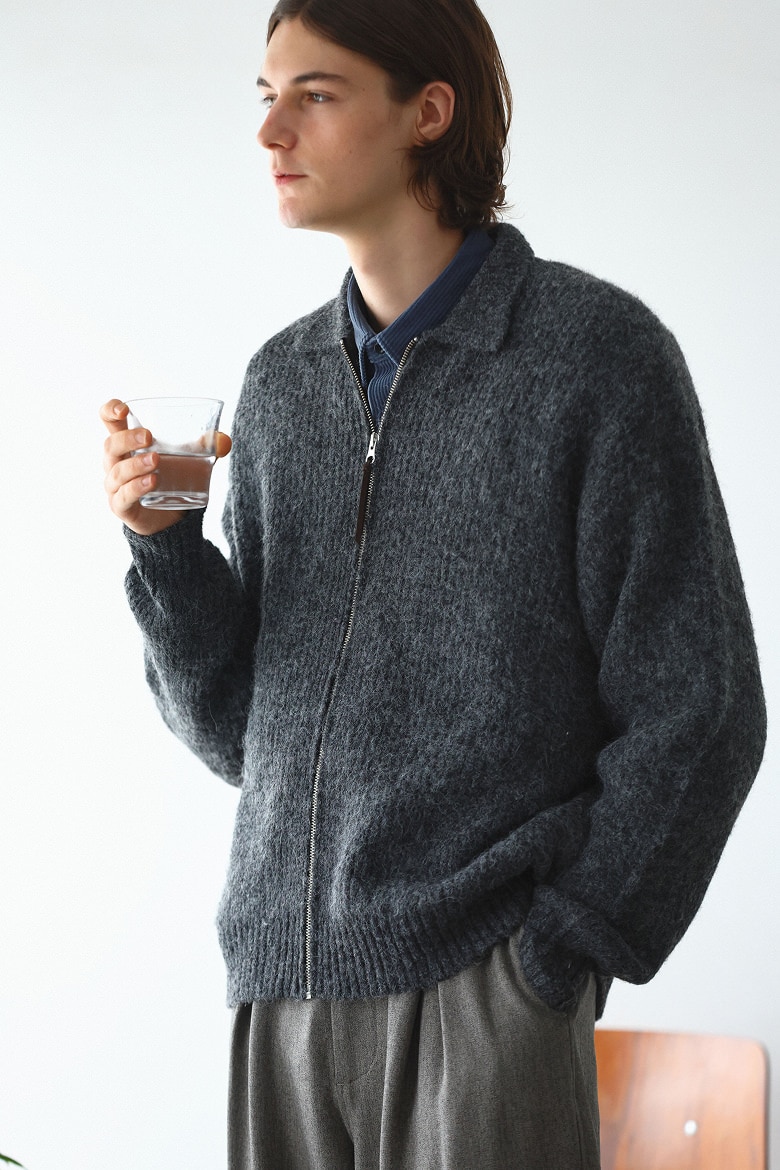 上品な大人のポロジップカーディガン
