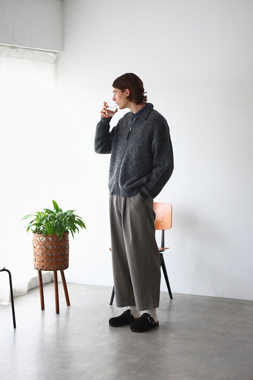 上品な大人のポロジップカーディガン