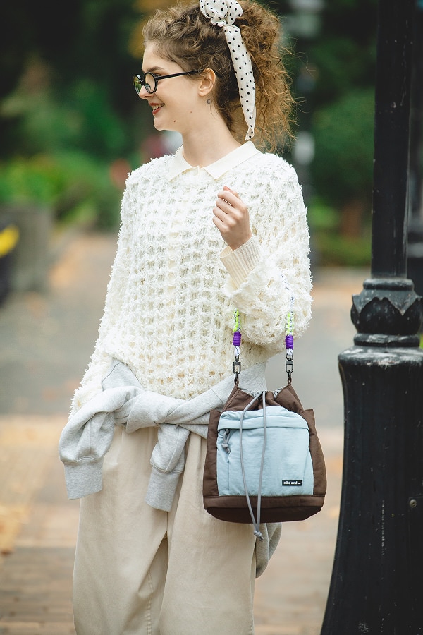 オールホワイトに映えるコンビカラー