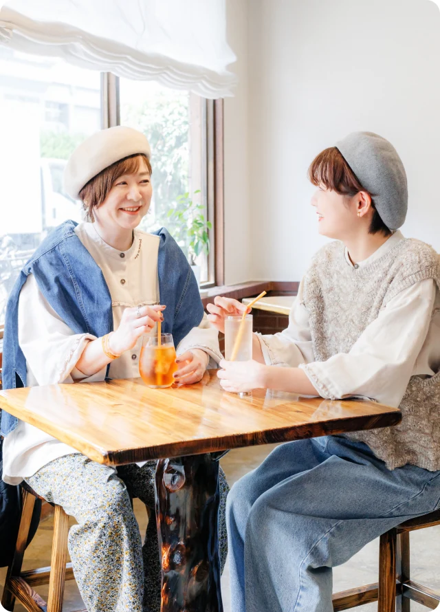 おそろいコーデで なかよくおしゃべり！